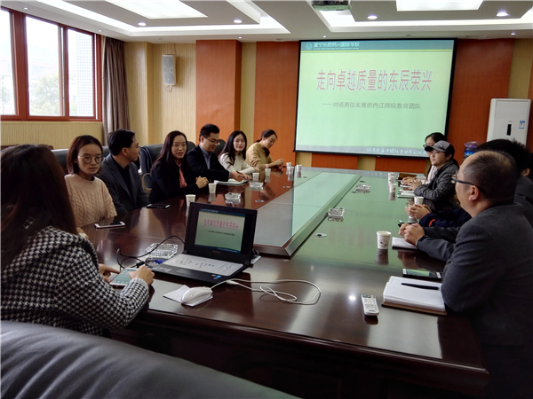2覃书记与员工交流.jpg